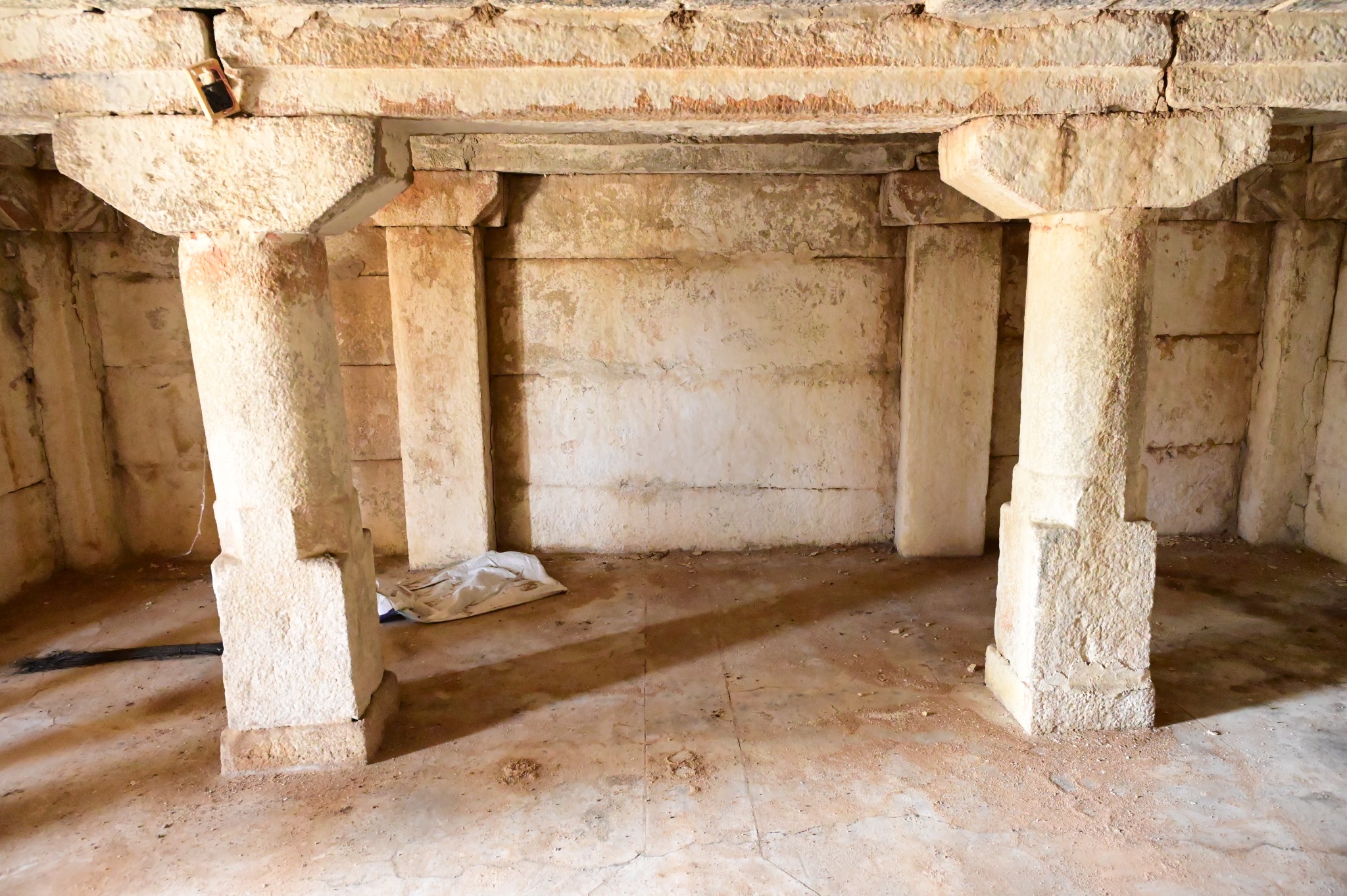 Interior pillars before dismantling