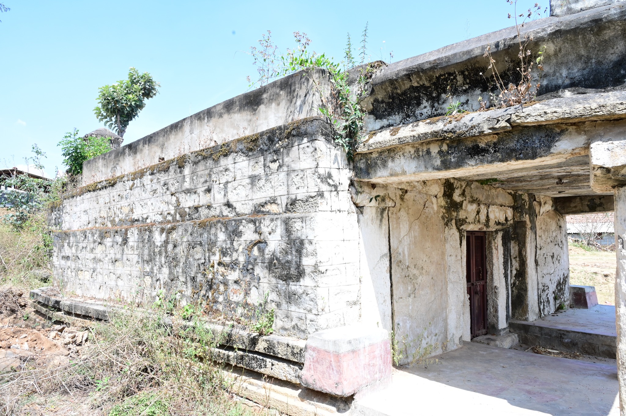 Temple side wall before conservation