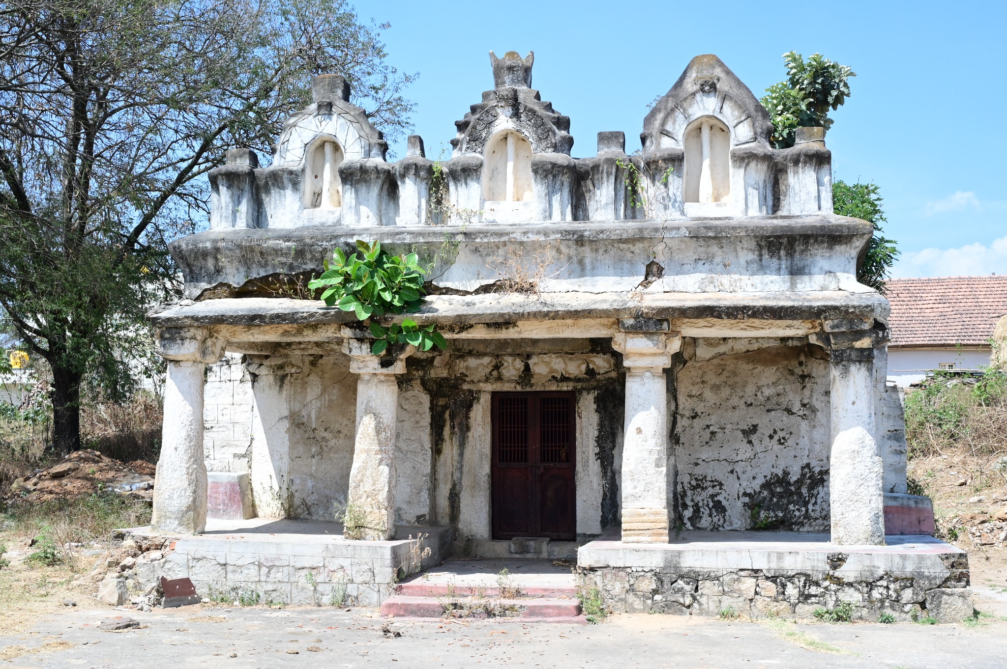 Front view of Mavanoor Sri Chennakeshava Temple before conservation